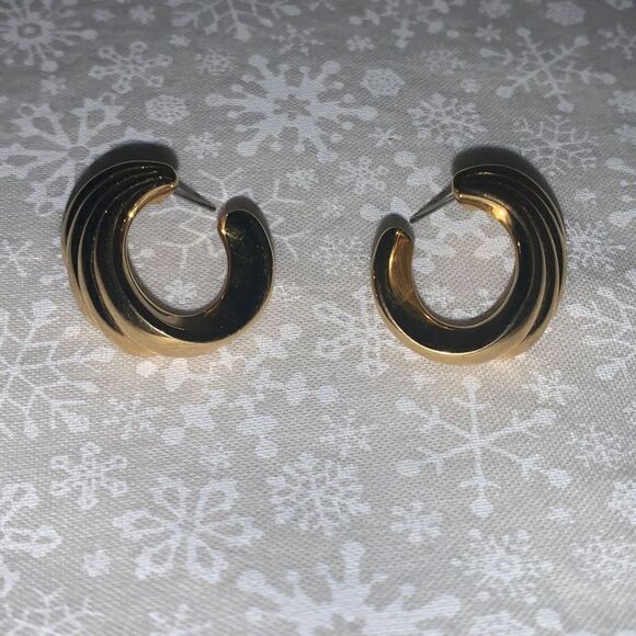 Vintage Crown Trifari Gold Pierced Hoop Earrings - Picture 1 of 16